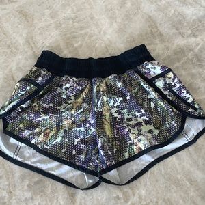 COPY - Lululemon Tracker Short Size 6